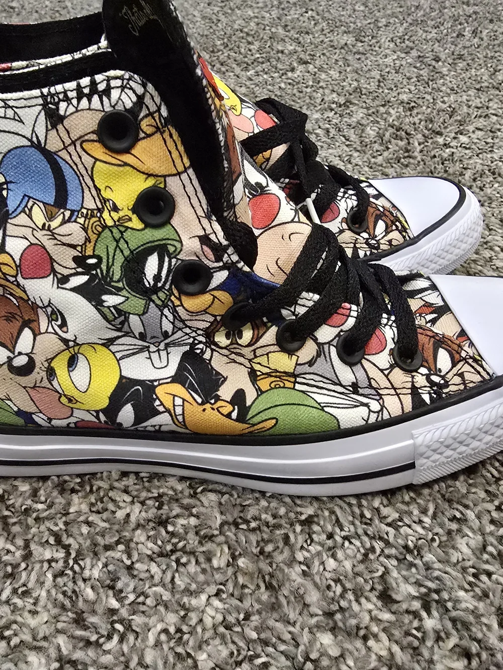 Converse iconic looney